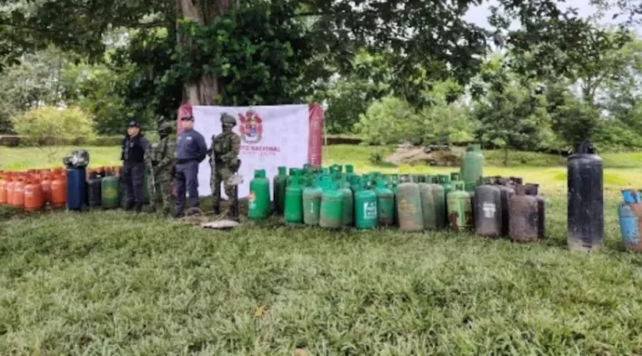 Más de cien cilindros de gas fueron hallados en un campamento de las disidencias