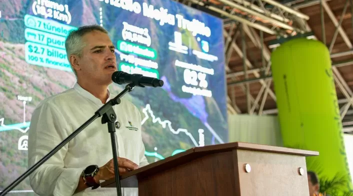 El gobernador de Antioquia defendió al expresidente Uribe antes de conocerse el fallo por los delitos que se le acusa