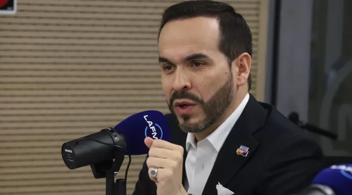 El candidato presidencial Abelardo de la Espriella acusa al régimen y narcoterrorismo de asesinato de Miguel Uribe, señalando al presidente Petro. Promete justicia y seguridad para Colombia El candidato presidencial Abelardo de la Espriella acusa al régimen y narcoterrorismo de asesinato de Miguel Uribe, señalando al presidente Petro. Promete justicia y seguridad para Colombia