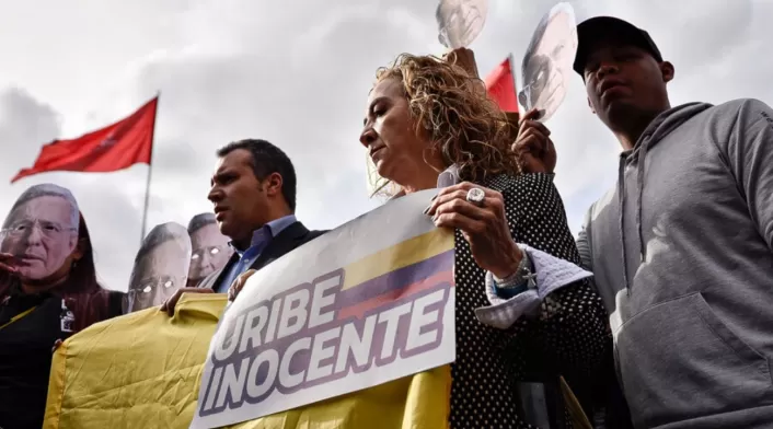 Marchas a favor de Álvaro Uribe Marchas a favor de Álvaro Uribe