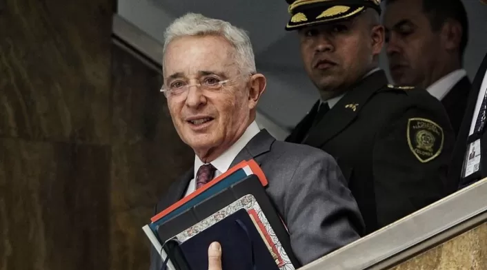 El Colegio Colombiano de Juristas expresa preocupación por sentencia contra Álvaro Uribe Vélez y defiende garantías constitucionales El Colegio Colombiano de Juristas expresa preocupación por sentencia contra Álvaro Uribe Vélez y defiende garantías constitucionales