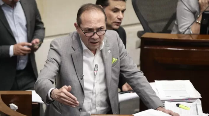 El ministro de Trabajo anuncia avances en evaluaciones de empresas a nivel nacional para implementar reforma laboral. Inspección en curso sobre recargos y jornada laboral El ministro de Trabajo anuncia avances en evaluaciones de empresas a nivel nacional para implementar reforma laboral. Inspección en curso sobre recargos y jornada laboral