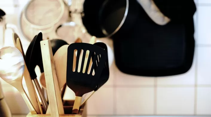 Este procedimiento permite eliminar microorganismos presentes en superficies que entran en contacto con alimentos Este procedimiento permite eliminar microorganismos presentes en superficies que entran en contacto con alimentos