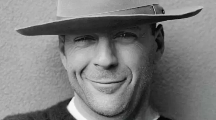 Bruce Willis, ícono del cine de acción, enfrenta desafíos por la afasia. ¿Qué es la afasia y cómo afecta a quienes la padecen? Bruce Willis, ícono del cine de acción, enfrenta desafíos por la afasia. ¿Qué es la afasia y cómo afecta a quienes la padecen?