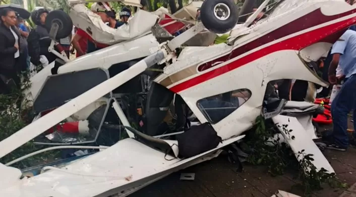 Avioneta monomotor se desploma en sector Estadio de Medellín. Piloto reportó fallas en el motor. Caída Avioneta - Agosto 2025 - Medellín