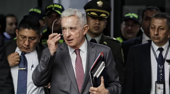 Álvaro Uribe fue condenado a 12 años de prisión domiciliaria Álvaro Uribe fue condenado a 12 años de prisión domiciliaria