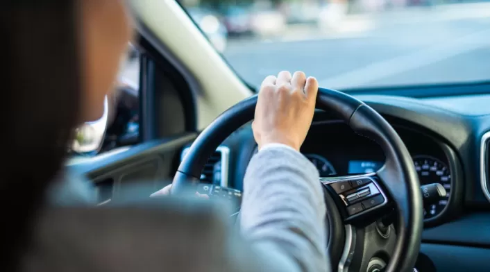 Conducir a baja velocidad en el carril izquierdo en Colombia es una infracción de tránsito Conducir a baja velocidad en el carril izquierdo en Colombia es una infracción de tránsito