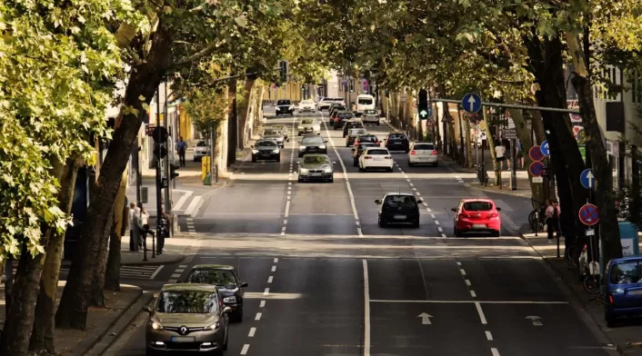 La Agencia Nacional de Seguridad Vial (ANSV) respalda esta visión y enfatiza que el tránsito lento en carriles indebidos interfiere con la seguridad La Agencia Nacional de Seguridad Vial (ANSV) respalda esta visión y enfatiza que el tránsito lento en carriles indebidos interfiere con la seguridad