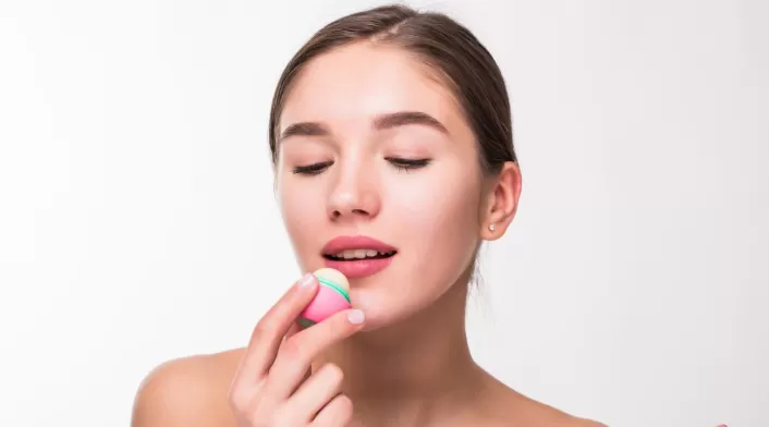 Exfoliación casera de labios: consejos y trucos para unos labios suaves y saludables. Descubre cómo lograr el efecto Glow Goals con delineador y brillo labial Exfoliación casera de labios: consejos y trucos para unos labios suaves y saludables. Descubre cómo lograr el efecto Glow Goals con delineador y brillo labial