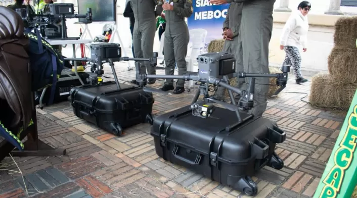 reocupación en Yondó por sobrevuelo de drones cerca de Estación de Policía y Base Militar. Autoridades investigan origen de aeronaves no tripuladas reocupación en Yondó por sobrevuelo de drones cerca de Estación de Policía y Base Militar. Autoridades investigan origen de aeronaves no tripuladas