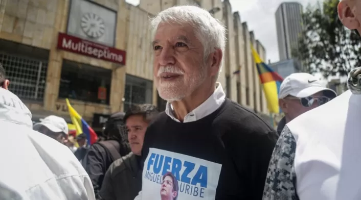 Enrique Peñalosa habla de Miguel Uribe Enrique Peñalosa habla de Miguel Uribe