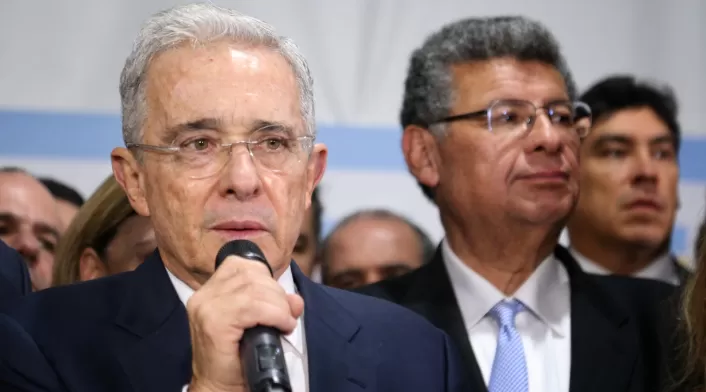 Álvaro Uribe Vélez Álvaro Uribe Vélez