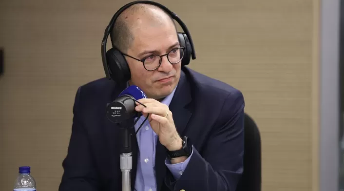 Francisco Barbosa, exfiscal general de la Nación, explica su ubicación en el espectro político y sus propuestas para seguridad y paz en entrevista con La FM Francisco Barbosa, exfiscal general de la Nación, explica su ubicación en el espectro político y sus propuestas para seguridad y paz en entrevista con La FM