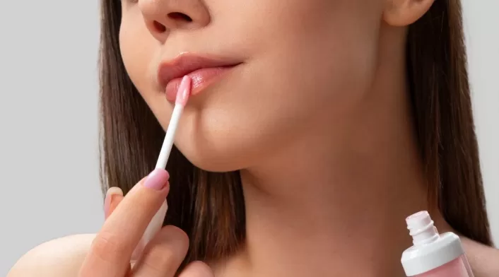 Gloss en labios la tendencia para lograr un efecto de mayor volumen Gloss en labios la tendencia para lograr un efecto de mayor volumen