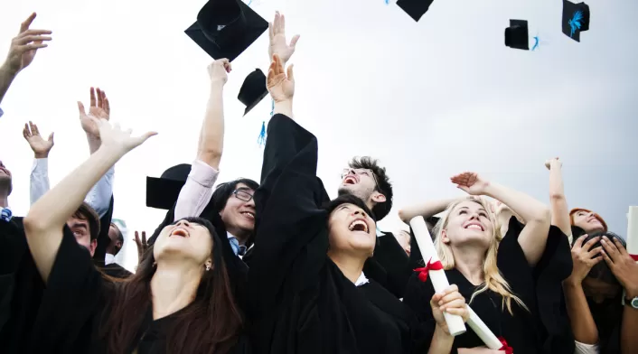 universitarios, graduación, beca