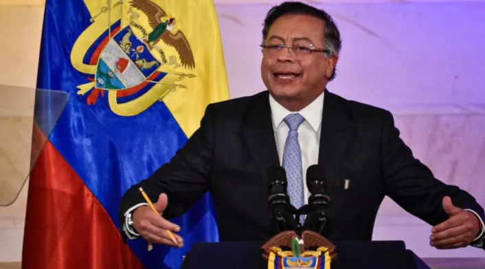 La 'paz total' de Gustavo Petro hace agua a un año de terminar su mandato por fracaso en diálogos con ELN y proliferación de grupos armados. Crisis humanitaria y desafíos en proceso de paz en Colombia La 'paz total' de Gustavo Petro hace agua a un año de terminar su mandato por fracaso en diálogos con ELN y proliferación de grupos armados. Crisis humanitaria y desafíos en proceso de paz en Colombia