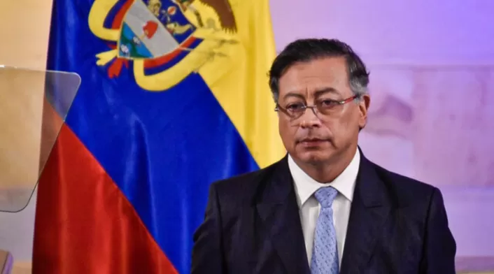 El comandante del ELN niega acusaciones de Petro sobre asesinato de senador. Guerrilla cuestiona falta de pruebas y manejo de información El comandante del ELN niega acusaciones de Petro sobre asesinato de senador. Guerrilla cuestiona falta de pruebas y manejo de información