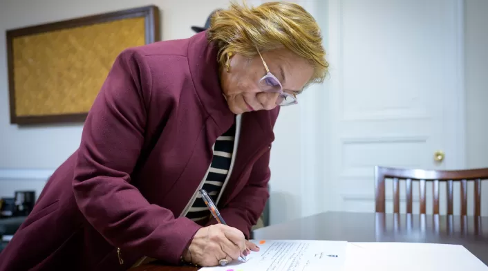Imagen de Rosa Yolanda Villavicencio posesionándose en propiedad como canciller colombiana.