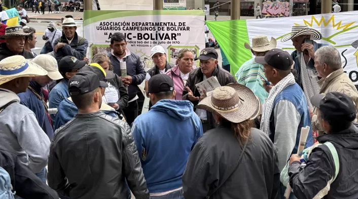 Protesta campesina en la Séptima genera desvíos y retrasos en el transporte público