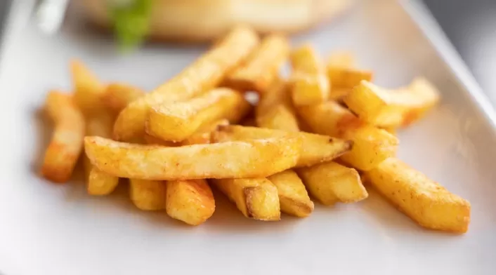 La receta para papas fritas doradas y crujientes La receta para papas fritas doradas y crujientes