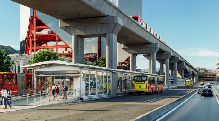 Las estaciones no solo cumplirán funciones de transporte. También se implementarán espacios culturales y comunitarios Las estaciones no solo cumplirán funciones de transporte. También se implementarán espacios culturales y comunitarios