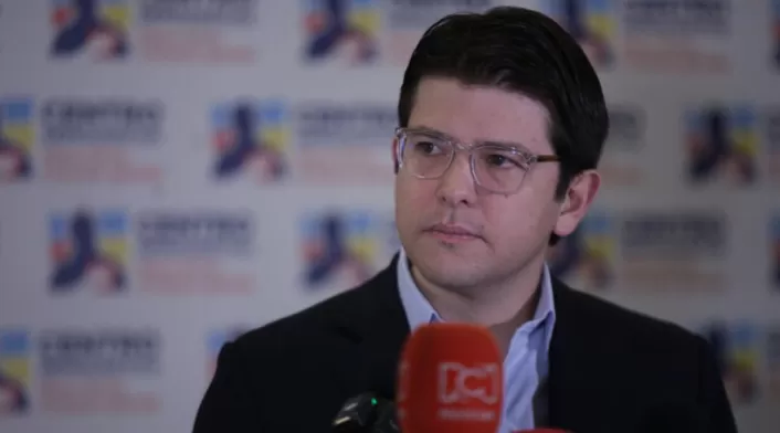 Julio César Turbay Quintero habla sobre el legado político de su sobrino Miguel Uribe, destacando su compromiso con la democracia y su amor por la familia Julio César Turbay Quintero habla sobre el legado político de su sobrino Miguel Uribe, destacando su compromiso con la democracia y su amor por la familia