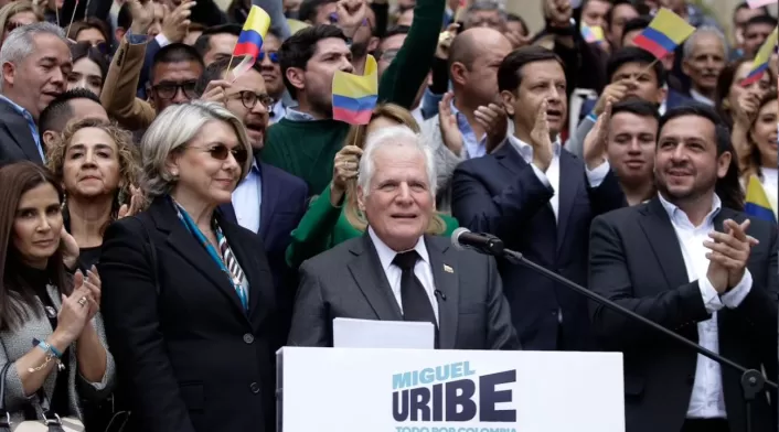 Miguel Uribe Londoño, padre del senador y precandidato presidencial Miguel Uribe Turbay, llamó a la "unidad nacional" Miguel Uribe Londoño, padre del senador y precandidato presidencial Miguel Uribe Turbay, llamó a la "unidad nacional"