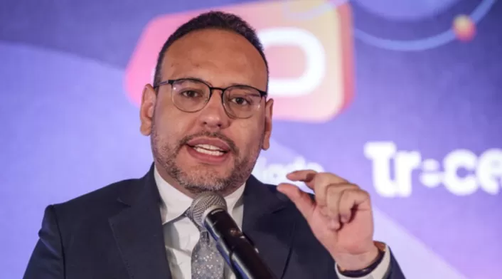 Ministro Molina presenta proyecto de Ley Internet Solidario para garantizar acceso a internet fijo a hogares vulnerables. Estrato uno tendría tarifa reducida y estratos cinco y seis un recargo del 20-30 Ministro Molina presenta proyecto de Ley Internet Solidario para garantizar acceso a internet fijo a hogares vulnerables. Estrato uno tendría tarifa reducida y estratos cinco y seis un recargo del 20-30