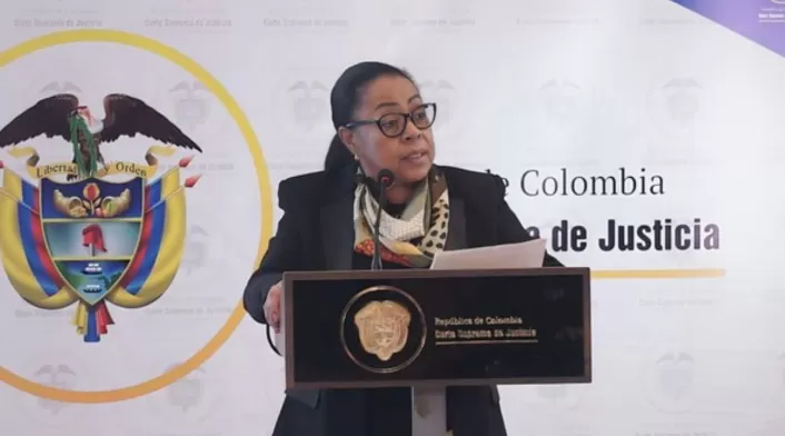 La campaña de Gustavo Petro podría enfrentar una multa de 4 mil millones de pesos por violar topes en su campaña presidencial. Además, se contempla una compulsa de copias a la Fiscalía para investigaciones penales La campaña de Gustavo Petro podría enfrentar una multa de 4 mil millones de pesos por violar topes en su campaña presidencial. Además, se contempla una compulsa de copias a la Fiscalía para investigaciones penales