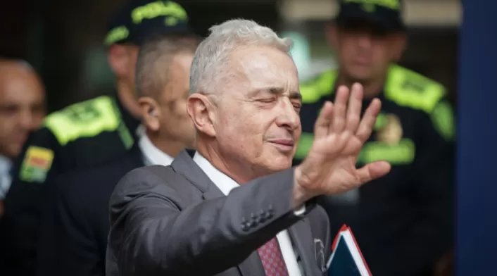 Álvaro Uribe Vélez Álvaro Uribe Vélez