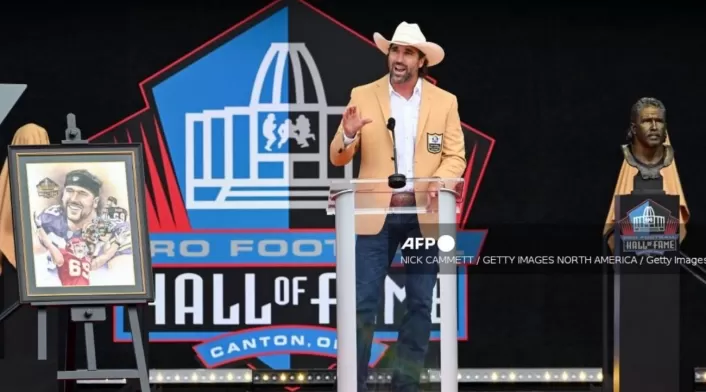 Sterling Sharpe, Antonio Gates, Jared Allen y Eric Allen fueron exaltados al Salón de la Fama del Fútbol Americano 2025 Sterling Sharpe, Antonio Gates, Jared Allen y Eric Allen fueron exaltados al Salón de la Fama del Fútbol Americano 2025.