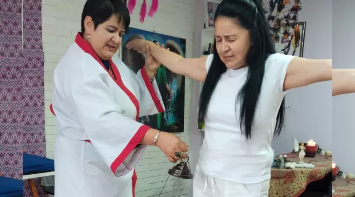 La especialista compartió dos ejemplos de rituales que, según ella, pueden efectuarse en el hogar. La especialista compartió dos ejemplos de rituales que, según ella, pueden efectuarse en el hogar.
