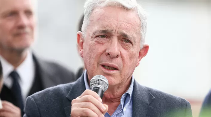 Álvaro Uribe criticó a Gustavo Petro y su apoyo a Nicolás Maduro en un trino en X Álvaro Uribe criticó a Gustavo Petro y su apoyo a Nicolás Maduro en un trino en X