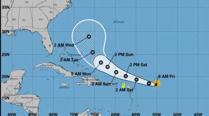 Erin se dirige hacia el Atlántico