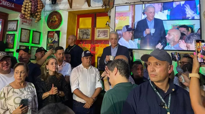 “Se quieren llevar a nuestros soldados a proteger a Maduro en la zona binacional”, el expresidente Álvaro Uribe Vélez