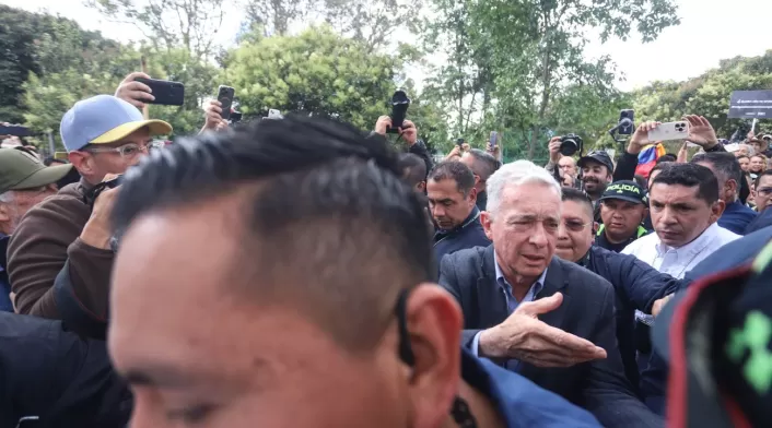 Álvaro Uribe Vélez Álvaro Uribe Vélez