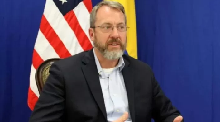El exembajador de Estados Unidos en Venezuela, James Story, habla sobre la crisis en Venezuela y el despliegue naval en el Caribe. El exembajador de Estados Unidos en Venezuela, James Story, habla sobre la crisis en Venezuela y el despliegue naval en el Caribe.