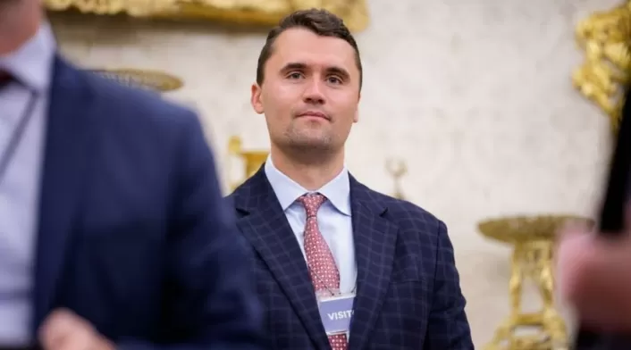 Charlie Kirk, aliado de Trump, recibe disparo en evento universitario Charlie Kirk, aliado de Trump, recibe disparo en evento universitario