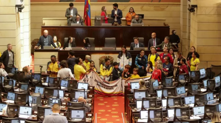 Consulta democrática en peligro: ¿se tambalea la unidad para elegir candidato presidencial? Partidos y independientes en la cuerda floja. Propuestas ambientales de la CAR Cundinamarca en la mesa. Davivienda convoca concurso para transformar la casita roja Consulta democrática en peligro: ¿se tambalea la unidad para elegir candidato presidencial? Partidos y independientes en la cuerda floja. Propuestas ambientales de la CAR Cundinamarca en la mesa. Davivienda convoca concurso para transformar la casita roja
