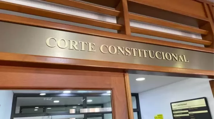 Los Secretos de Darcy Quinn revelan el posible voto clave de Jaime Tomar en la elección de magistrado de la Corte Constitucional. Los Secretos de Darcy Quinn revelan el posible voto clave de Jaime Tomar en la elección de magistrado de la Corte Constitucional.