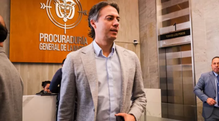 Al mismo Petro le parece que Quintero es el único que está haciendo campaña y que sale a defender al presidente Al mismo Petro le parece que Quintero es el único que está haciendo campaña y que sale a defender al presidente