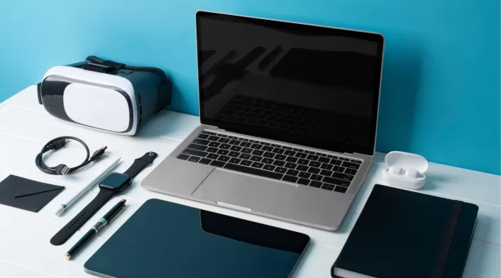 Expertos recomiendan evitar dejar cargando el celular en la cama por riesgo de sobrecalentamiento. Expertos recomiendan evitar dejar cargando el celular en la cama por riesgo de sobrecalentamiento.