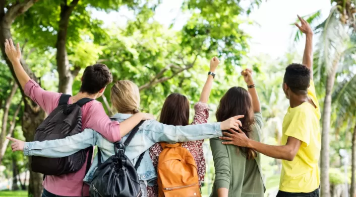 Estudiantes universitarios disfrutan de la semana de receso en Colombia con actividades recreativas y culturales. Estudiantes universitarios disfrutan de la semana de receso en Colombia con actividades recreativas y culturales.
