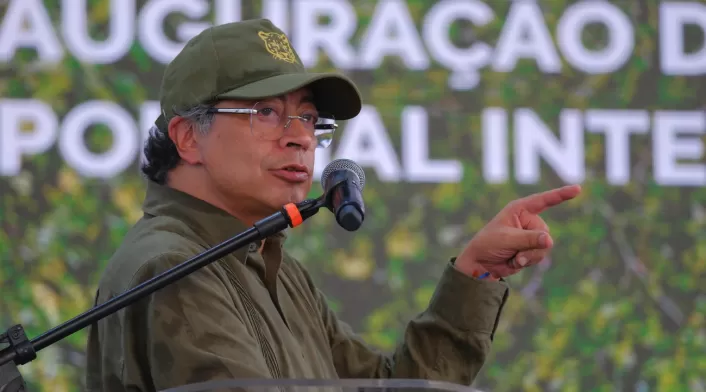 El senador republicano Rick Scott respalda la revocación de la visa a Gustavo Petro. Decisiones firmes del Departamento de Estado en relación a Colombia. El senador republicano Rick Scott respalda la revocación de la visa a Gustavo Petro. Decisiones firmes del Departamento de Estado en relación a Colombia.