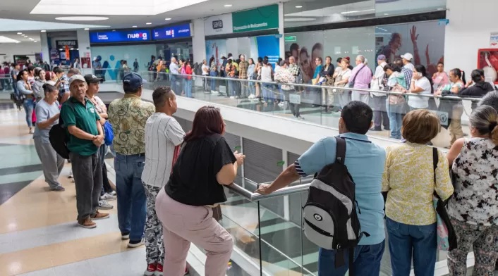 Millones de afiliados en Colombia deberán cambiar de EPS en los próximos meses debido a nuevas medidas de salud. Riesgos en calidad y continuidad de tratamientos. Millones de afiliados en Colombia deberán cambiar de EPS en los próximos meses debido a nuevas medidas de salud. Riesgos en calidad y continuidad de tratamientos.
