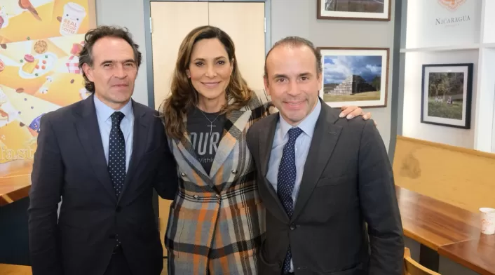 El alcalde de Medellín, Federico Gutiérrez, presenta balance de su visita a Estados Unidos y destaca cooperación en seguridad y protección de la niñez. El alcalde de Medellín, Federico Gutiérrez, presenta balance de su visita a Estados Unidos y destaca cooperación en seguridad y protección de la niñez.