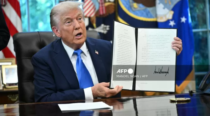 Trump anuncia ataque letal contra barco de narcotraficantes en el Caribe. Trump anuncia ataque letal contra barco de narcotraficantes en el Caribe.