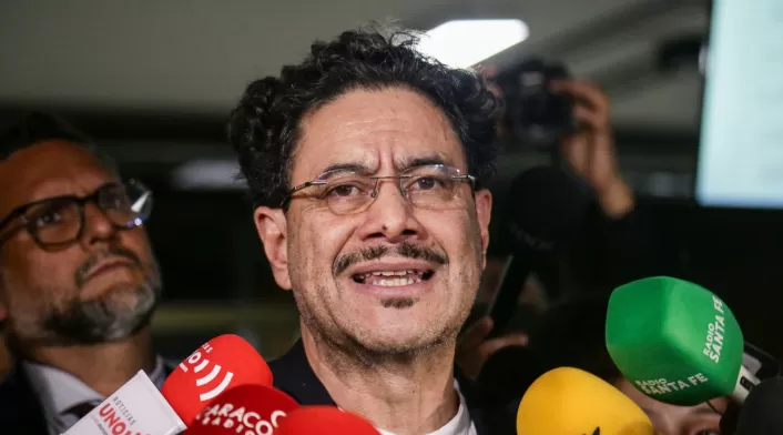 Senador Iván Cepeda descarta alianza con Carolina Corcho para ganar consulta presidencial del Pacto Histórico. Competirán en urnas el próximo 26 de octubre. Senador Iván Cepeda descarta alianza con Carolina Corcho para ganar consulta presidencial del Pacto Histórico. Competirán en urnas el próximo 26 de octubre.