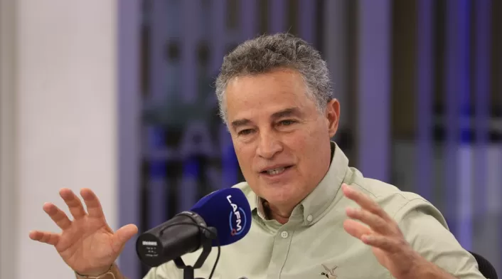 Gaviria propone descentralización real y reforma tributaria regional en su plan presidencial. Gaviria propone descentralización real y reforma tributaria regional en su plan presidencial.