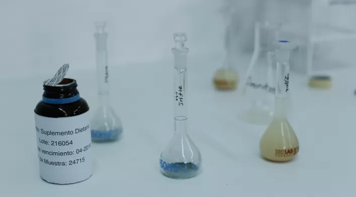 Riesgos de productos falsificados y milagrosos en Colombia: Director del INVIMA advierte sobre peligros para la salud. Riesgos de productos falsificados y milagrosos en Colombia: Director del INVIMA advierte sobre peligros para la salud.